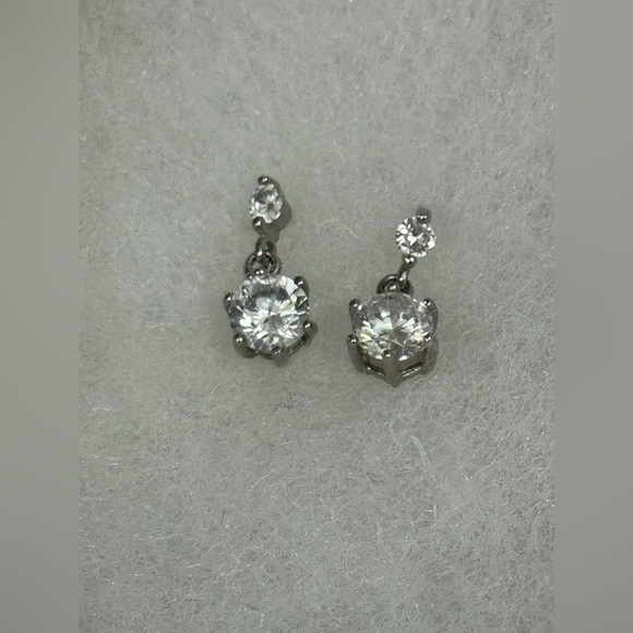 Elegant Silver Drop Earrings - Picture 1 of 2